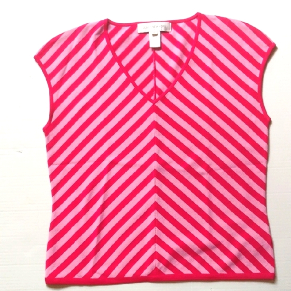 Jones New York Blouse/Top.Hot Pink/Red, Sleeveless. New Without Tag. Size Large.